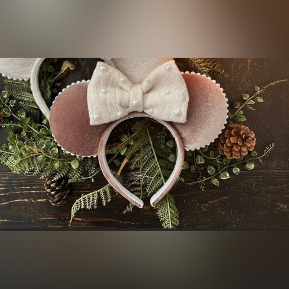 Minnie Ears Pearl with Velvet